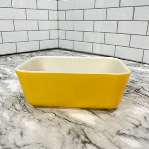 Vintage Pyrex Yellow Daisy 1 1/2 Pt Fridgie 0502 Refrigerator Dish